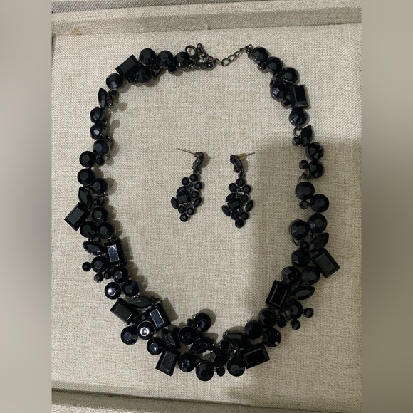 Necklace and earrings - Picture 1 of 1